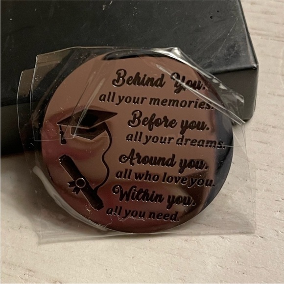 Pocket hug token (graduation) - Picture 4 of 4